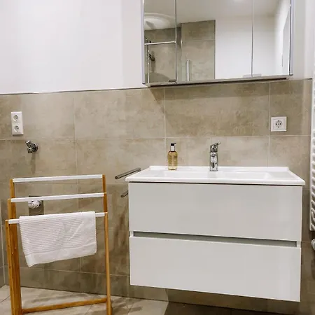Doreyhome P3 - Modernes Charmantes Apartmán Pasov